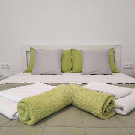 Apartment With Terrace And Garden Пировац Екстериор снимка