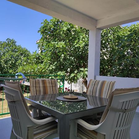 Apartment With Terrace And Garden Пировац Екстериор снимка