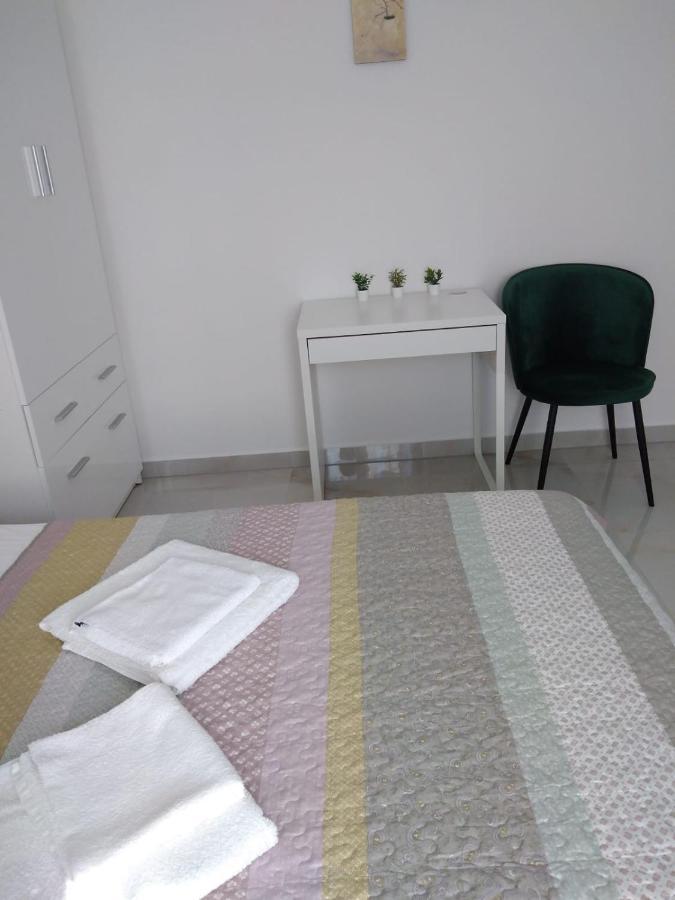 Apartment With Terrace And Garden Пировац Екстериор снимка