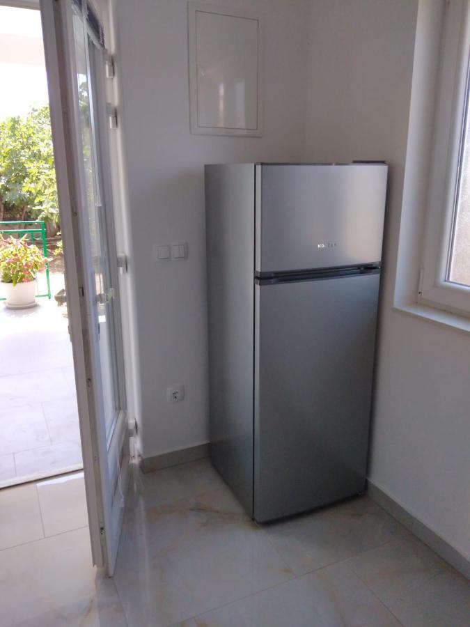 Apartment With Terrace And Garden Пировац Екстериор снимка