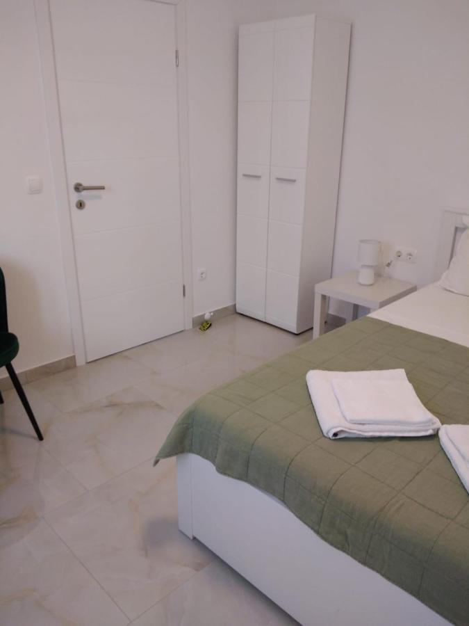 Apartment With Terrace And Garden Пировац Екстериор снимка
