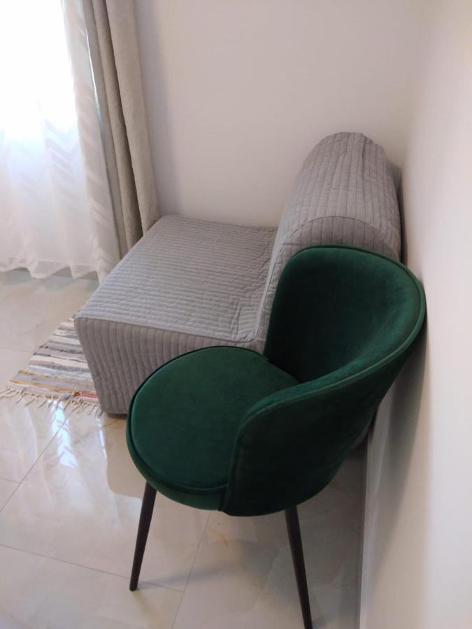 Apartment With Terrace And Garden Пировац Екстериор снимка