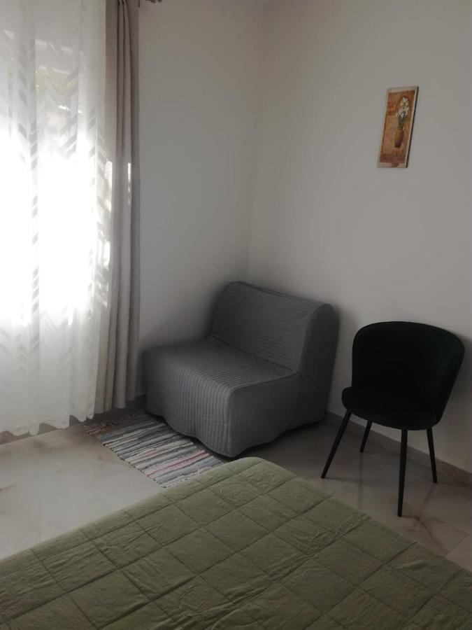 Apartment With Terrace And Garden Пировац Екстериор снимка