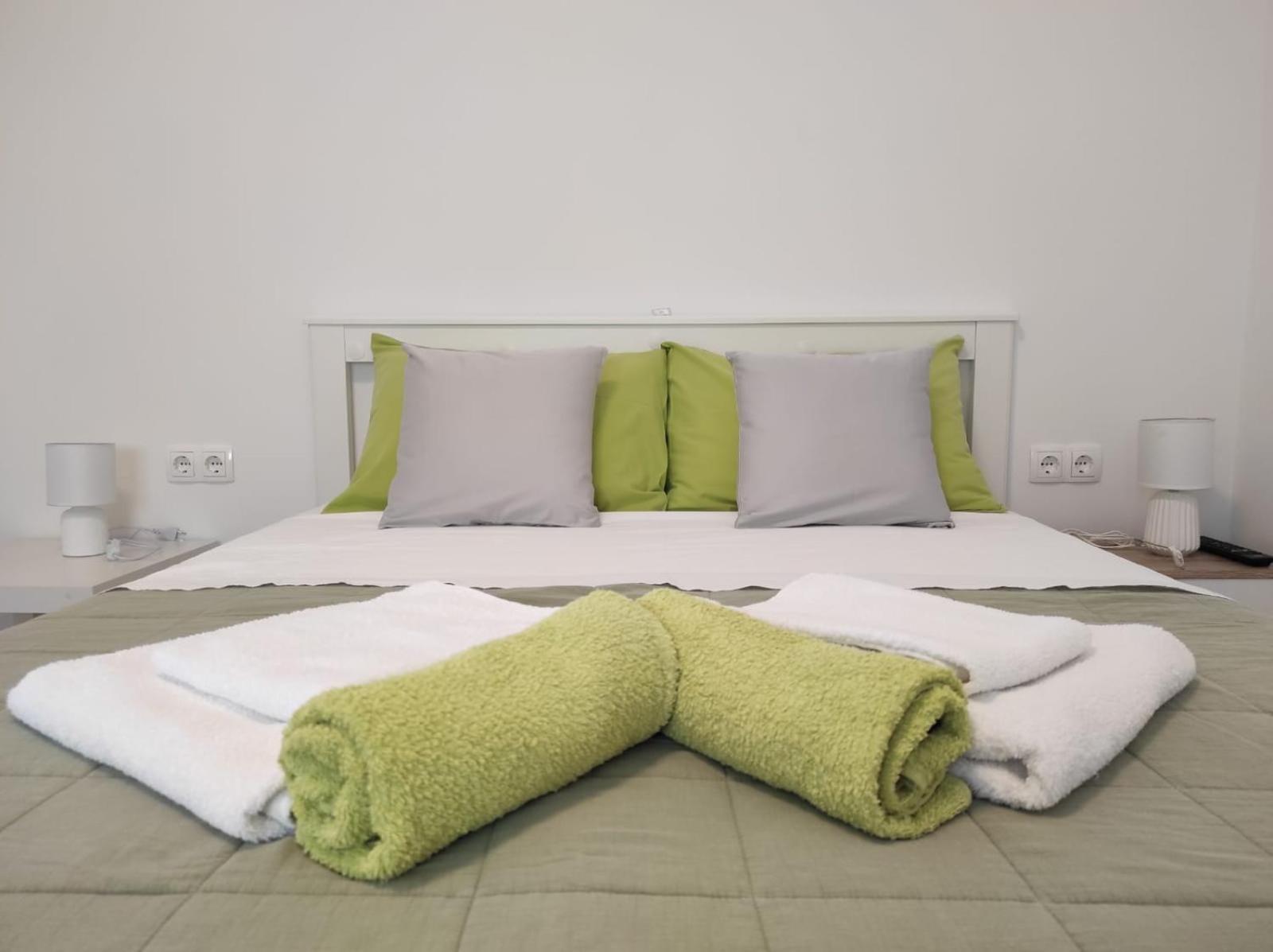 Apartment With Terrace And Garden Пировац Екстериор снимка