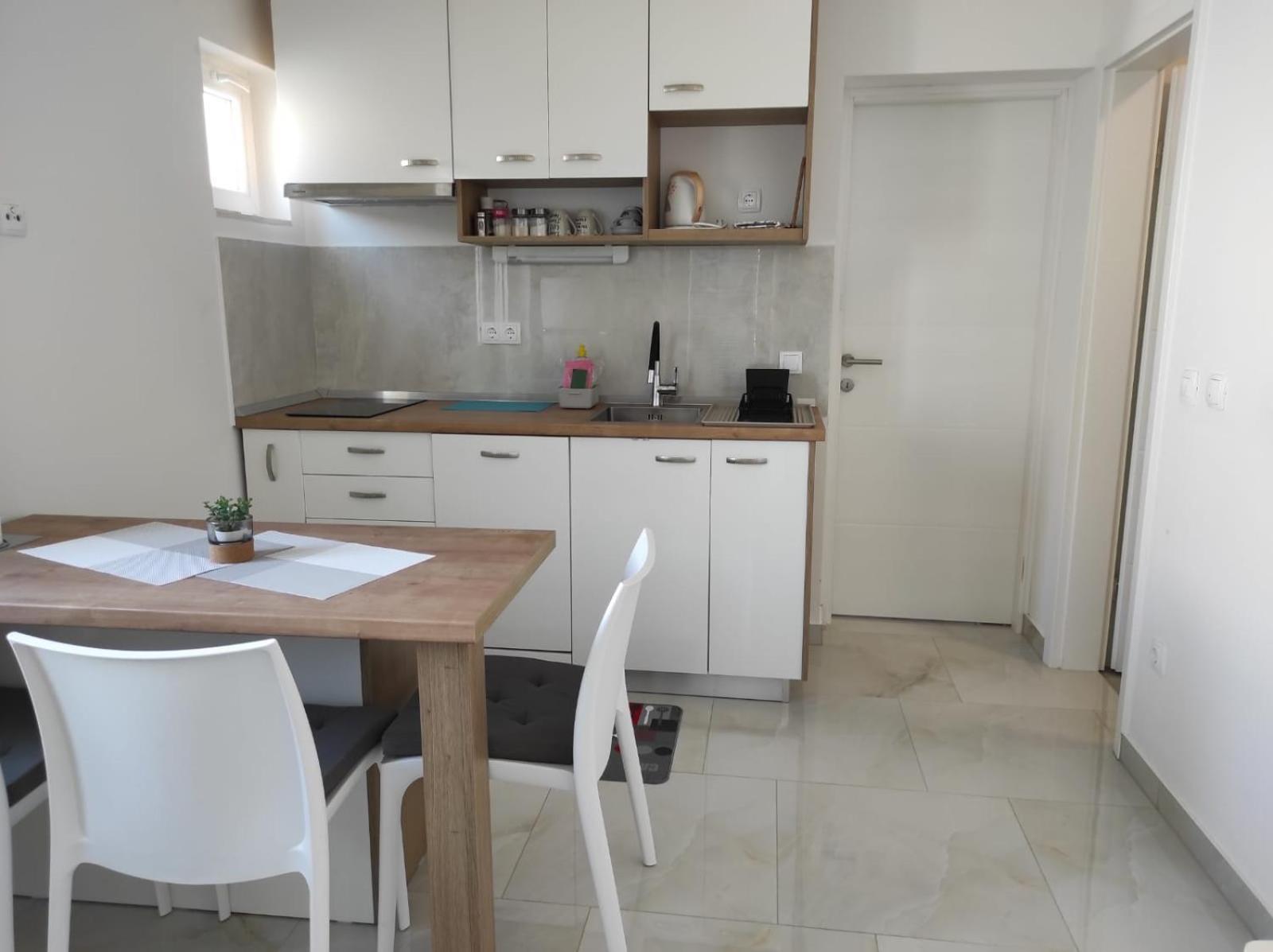 Apartment With Terrace And Garden Пировац Екстериор снимка