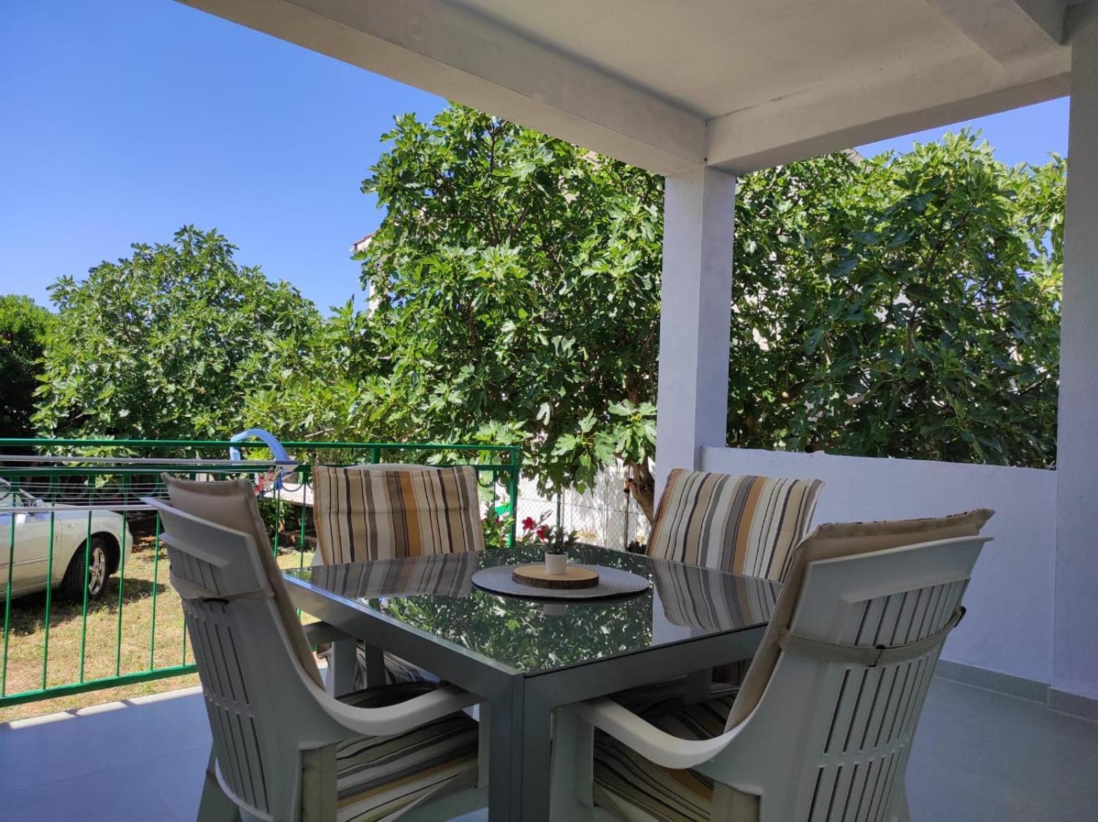 Apartment With Terrace And Garden Пировац Екстериор снимка